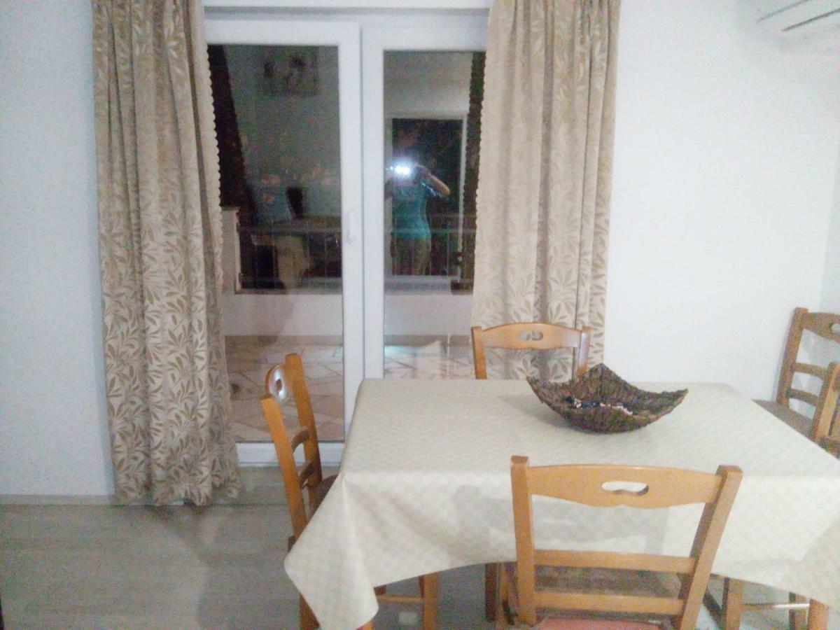 Appartamento Pavlic 2 Omiš Esterno foto